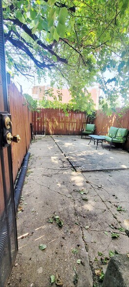 Backyard Space - 2104 Wilkens Ave