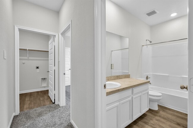 Building Photo - 14733 Pinion Ct