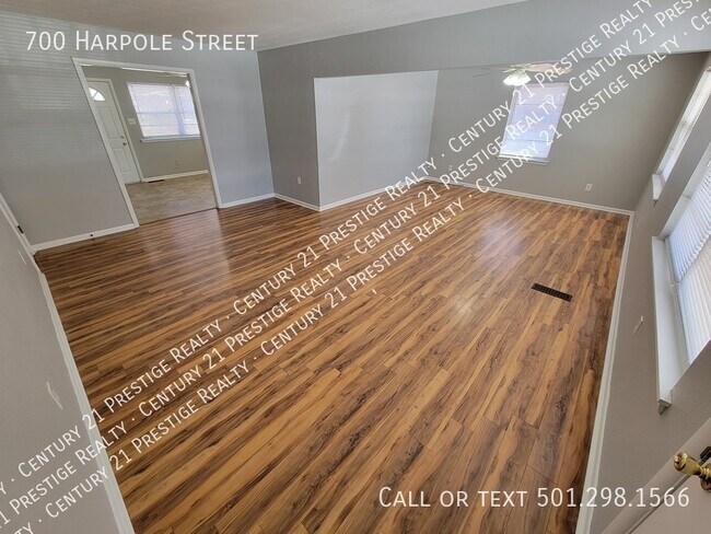 Building Photo - 700 Harpole St