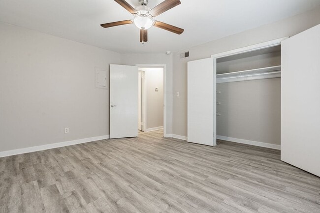 Building Photo - Celeste Manor - 1 Bedroom / 1 Bathroom, Updated