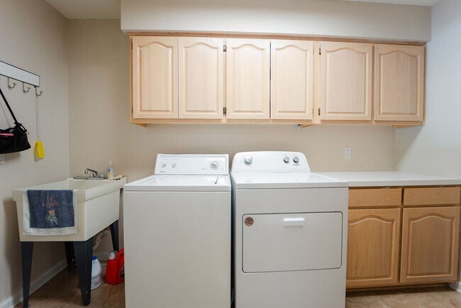 Building Photo - 3 Bed, 2 bath, in Hot Springs Village
