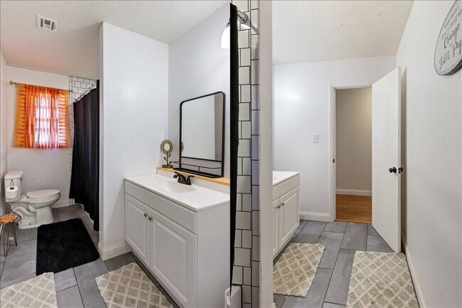 Building Photo - 3308 NW Atlanta Ave