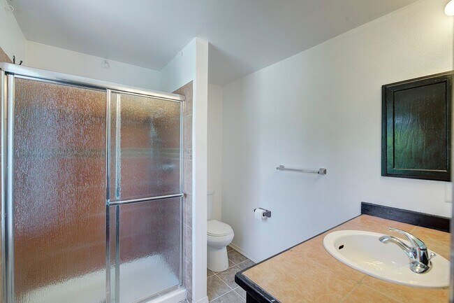 Building Photo - 4Bd/2.25Ba Redmond House