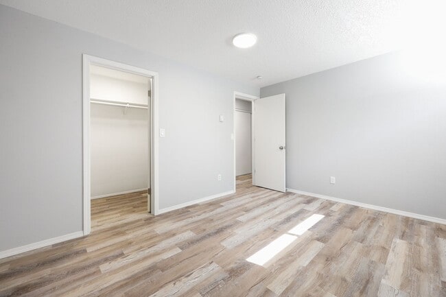 Building Photo - Renovated Basement level unit - West Linn, OR