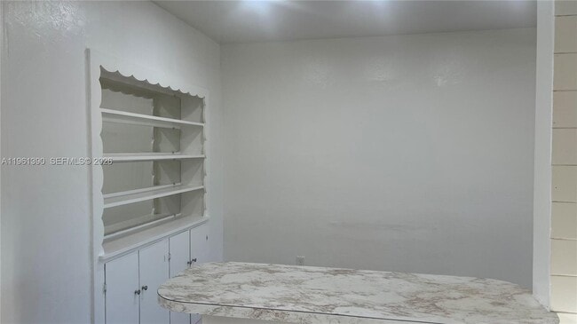 Building Photo - 134 SW 61st Ave