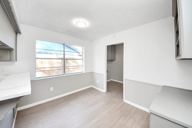 Building Photo - 6222 Vickijohn Dr