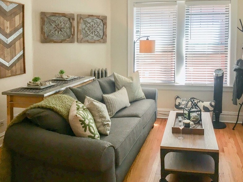 Building Photo - 4717 N Leavitt St