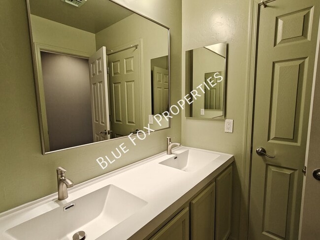 Building Photo - 10947 E Passion Flower Ln