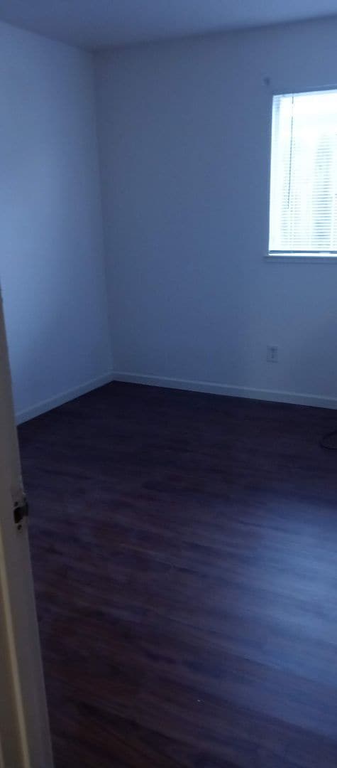 Building Photo - Affordable Home With Large Back Yard