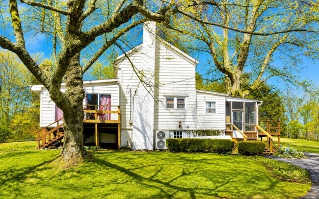 Building Photo - Beautiful 4 bed / 2 bath Country Home