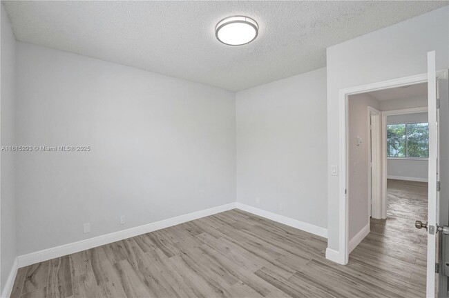 Building Photo - 16607 Hemingway Dr