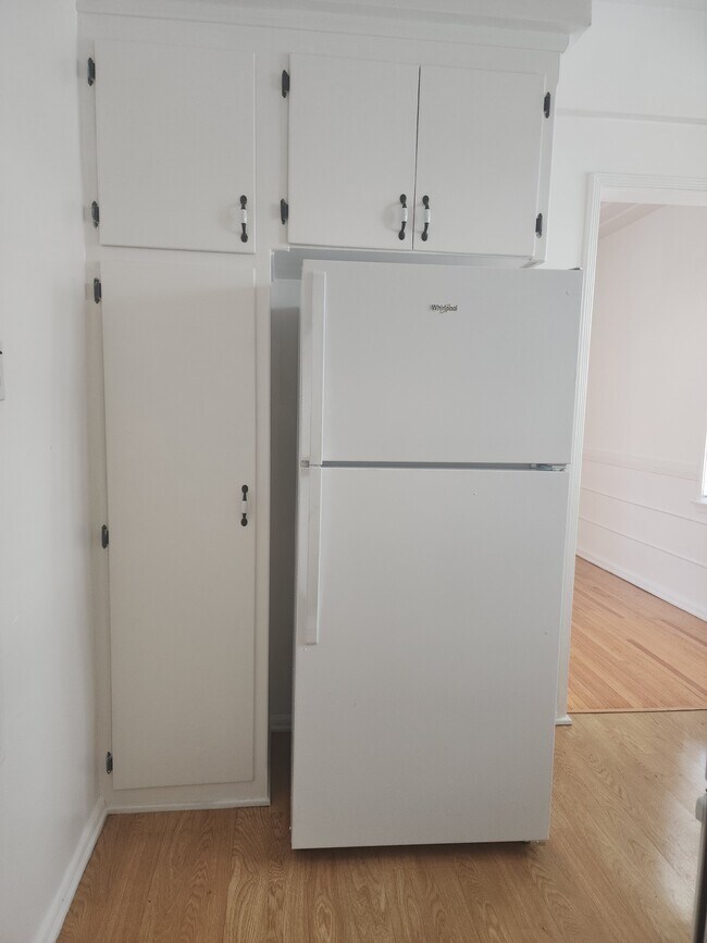 447 E REFRIGERATOR - 447 N Oakhurst Dr