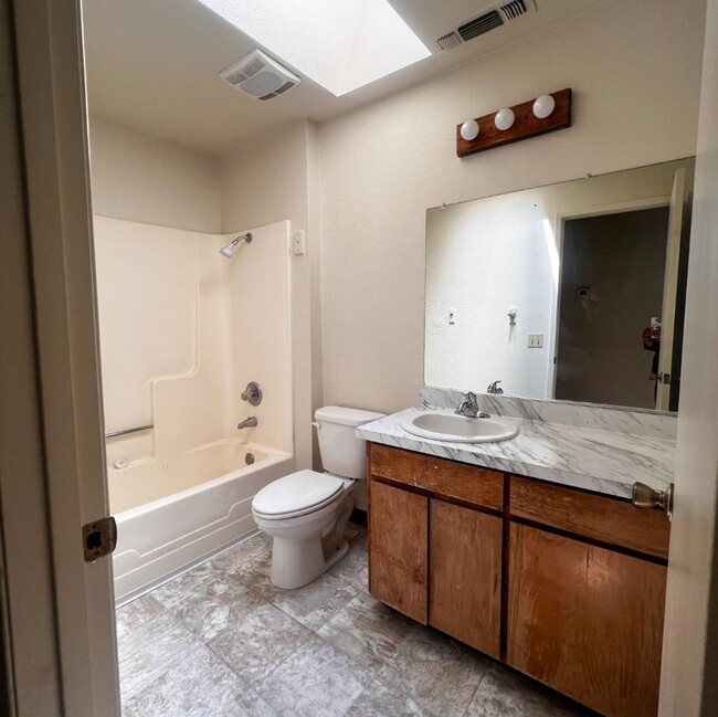 Building Photo - East Chico 3 Bedroom Home Near Bidwell Park