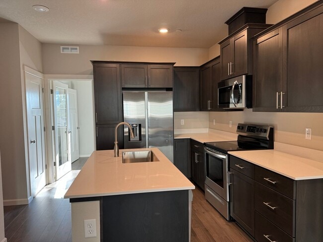 Building Photo - Townhome in Eagle Landing Neighborhood of ...