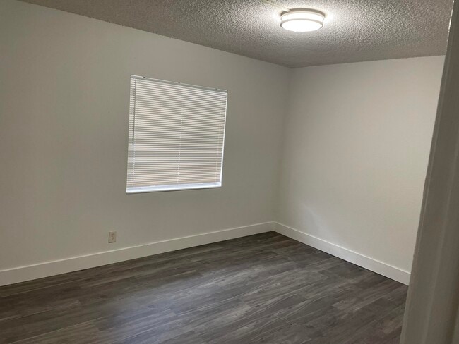 Building Photo - 1450 SW 8th Ct