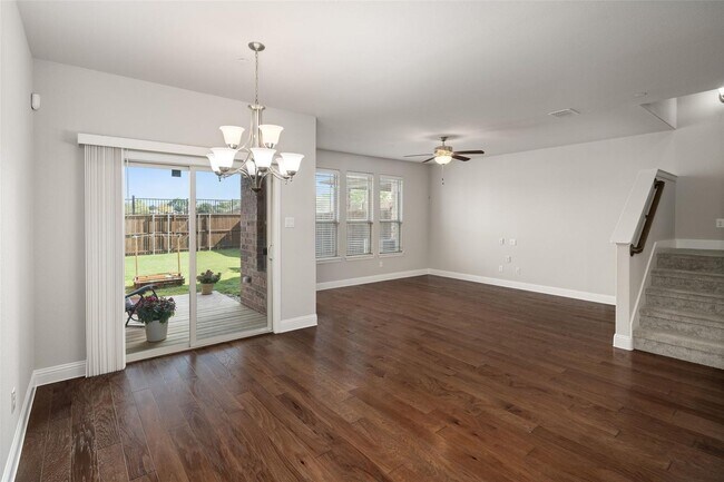 Building Photo - Beautiful 3-Bedroom Townhome in Prime Allen Location!