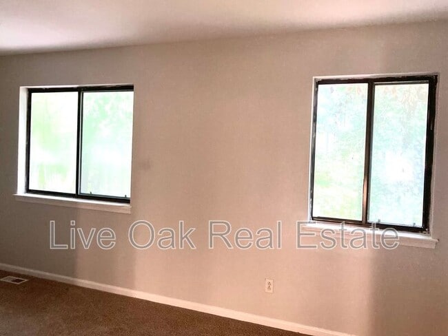 Building Photo - 241 Thalia Trace