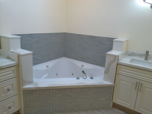 Building Photo - Stunning Lake Havasu Rental 4 BR/ 3BA Pool Home Backing to Park