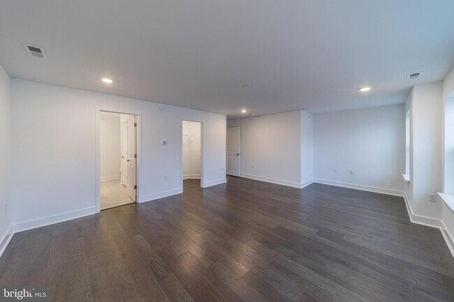 Building Photo - 135 Stoutsburg Blvd