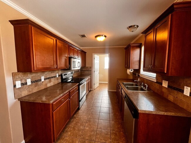 Building Photo - 3/2 in Sherwood