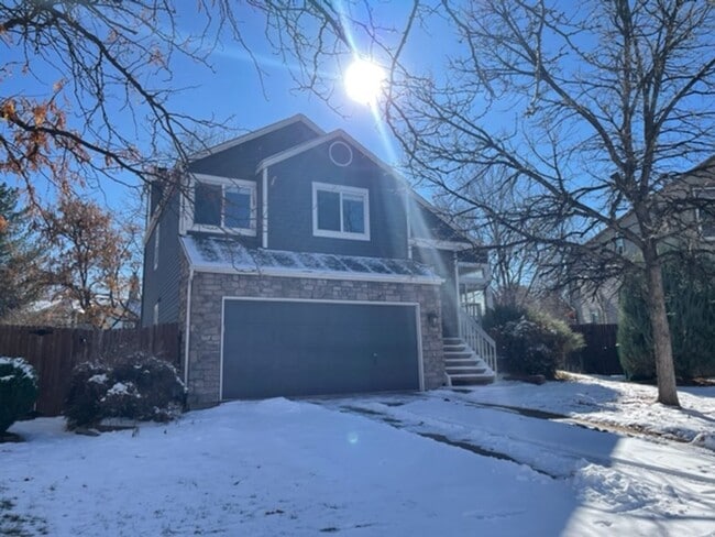 Primary Photo - Stratford Lake 4-Level