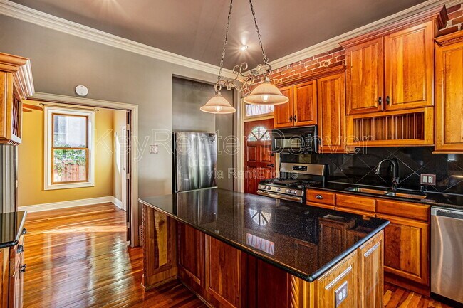 Building Photo - 2105 W 31st Ave