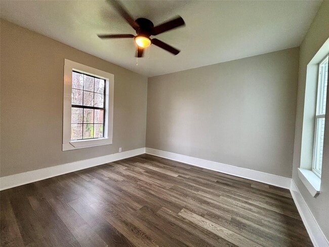 Building Photo - 9710 Casa Loma Dr