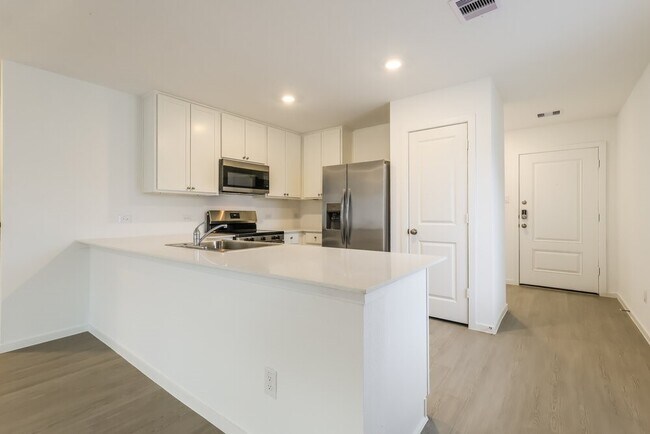 Building Photo - 605 Craven St