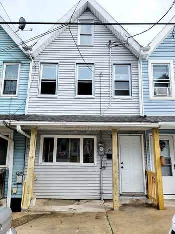 Front exterior - 609 W Race St