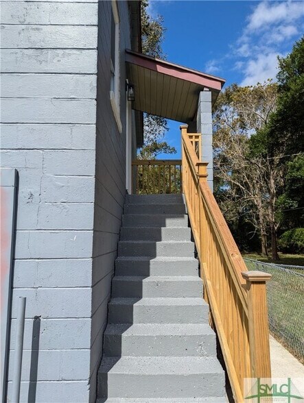 Building Photo - 3 1/2 ROWE