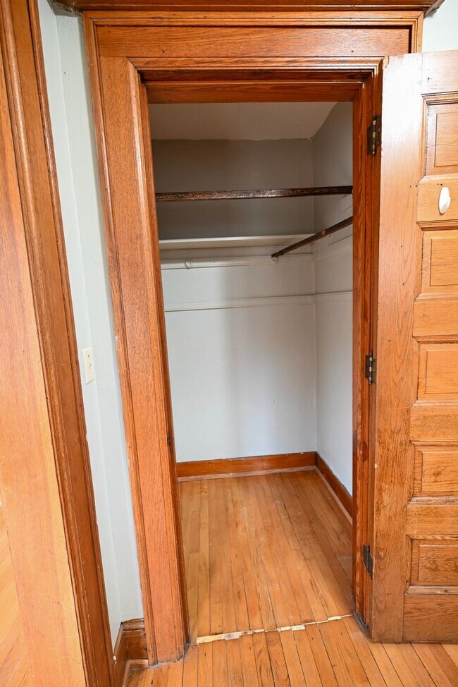 Building Photo - 405-407 W Main St - Duplex