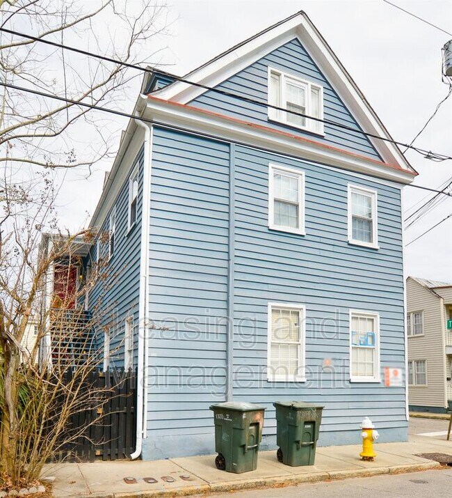 Building Photo - 146 Line St