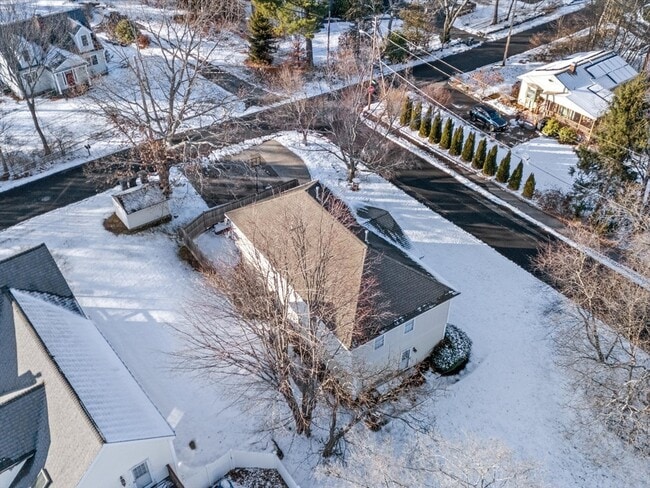 Building Photo - 28 Crestview Dr