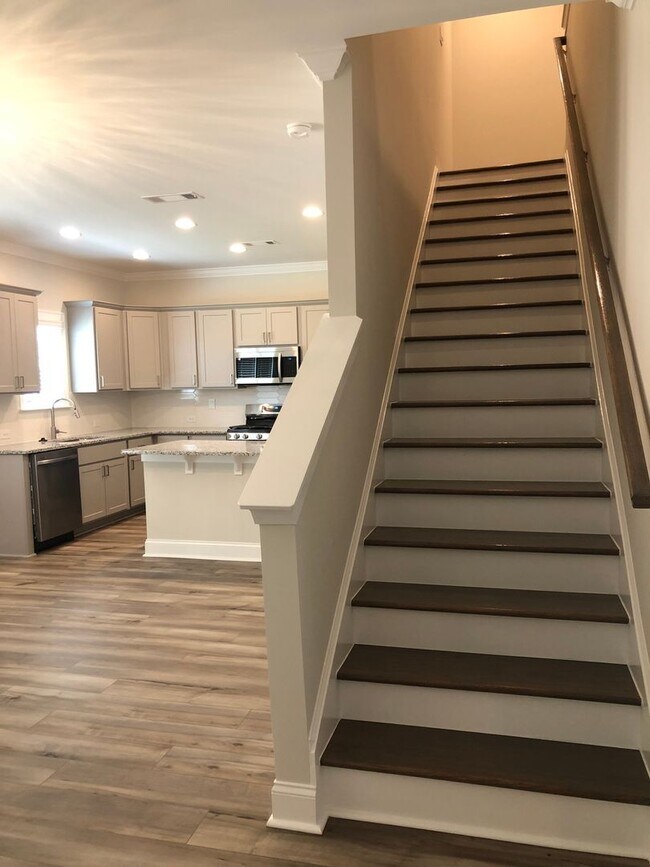 Building Photo - 129 Hunters Hill Wy