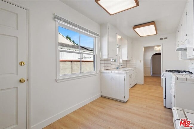 Building Photo - 12848 Tiara St