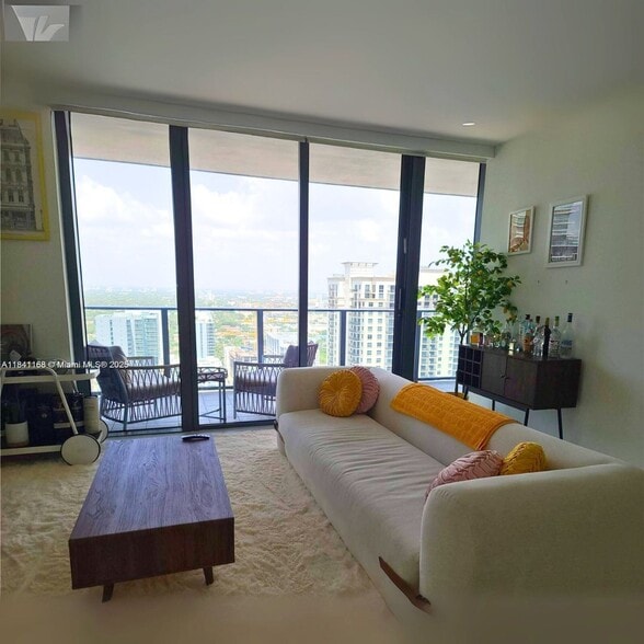 Primary Photo - 1000 Brickell Ave