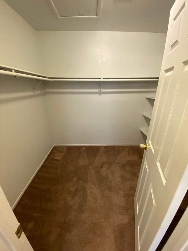 Building Photo - 3 bed, 2.5 bath, 3 car garage home in Nort...
