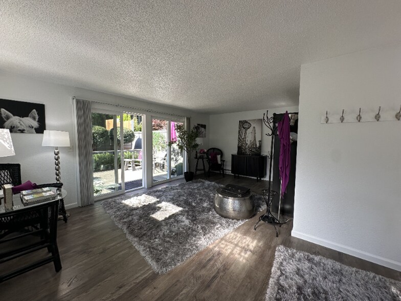 Building Photo - 844 Phoenix St NE