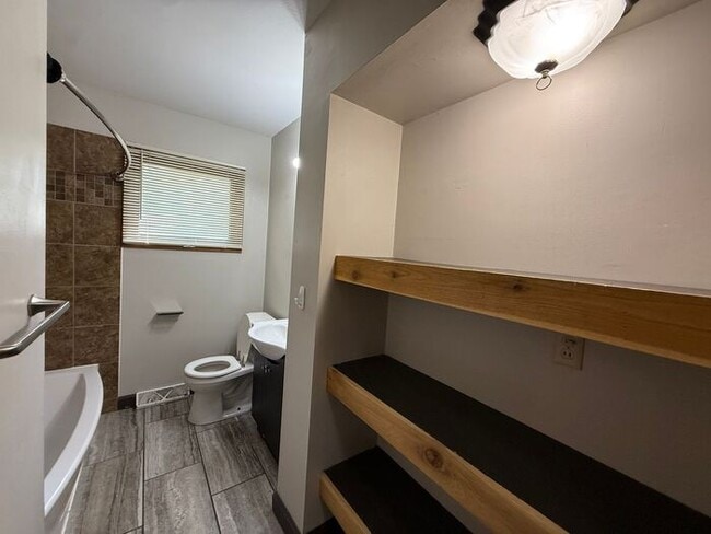 Building Photo - $1,600 | 3 Bedroom, 1 Bathroom House | No Pets | Available for Immediate Move In!