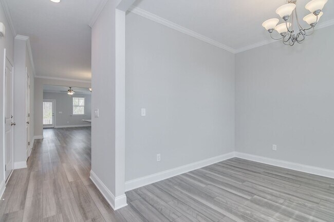 Building Photo - 3 Bedroom 2 Bathroom Ranch