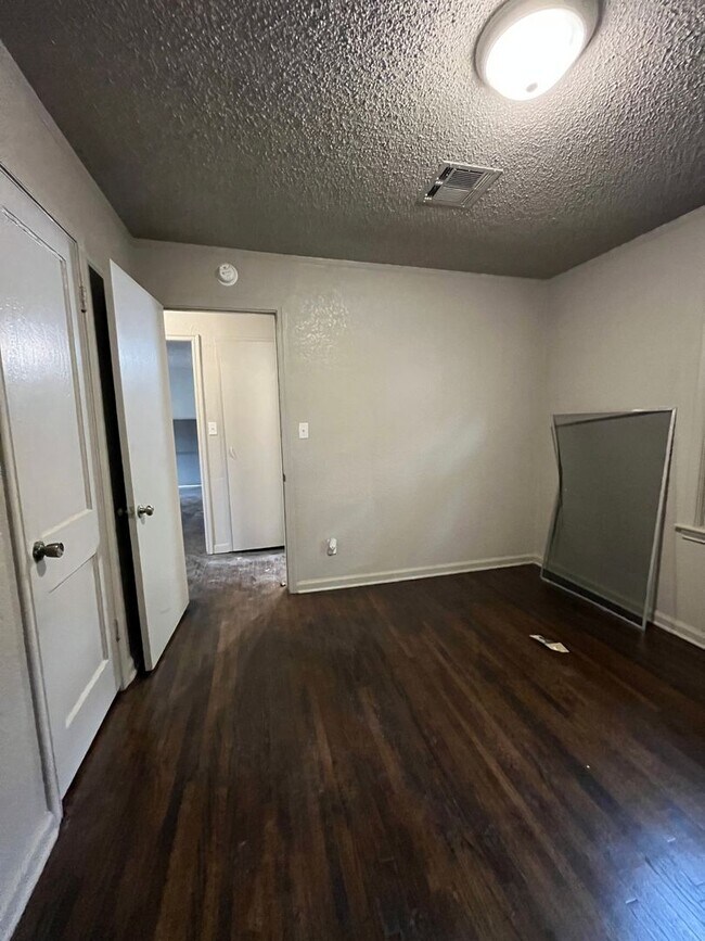 Building Photo - Charming 3 Bed, 1 Bath Home in Tulsa, OK S...
