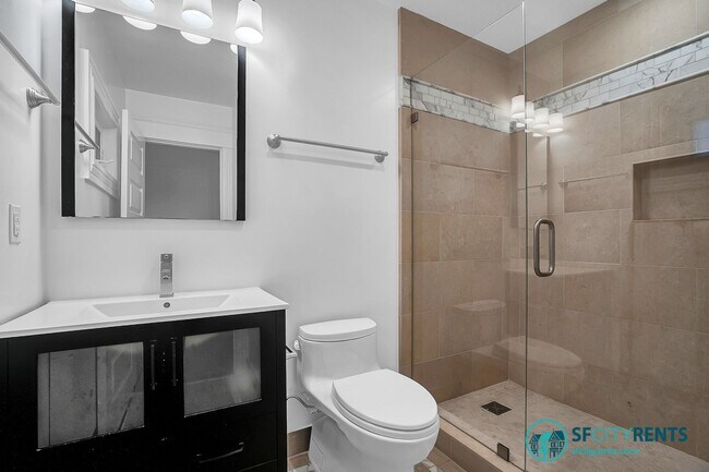 Building Photo - Presidio Heights: Remodeled Flat w/ Privat...