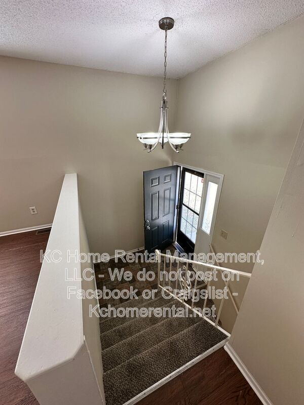 Building Photo - 3910 SW 8th Ter