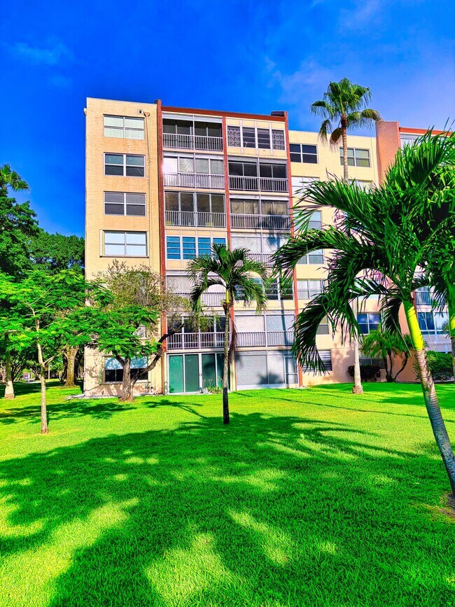 Building Photo - 14623 Bonaire Blvd