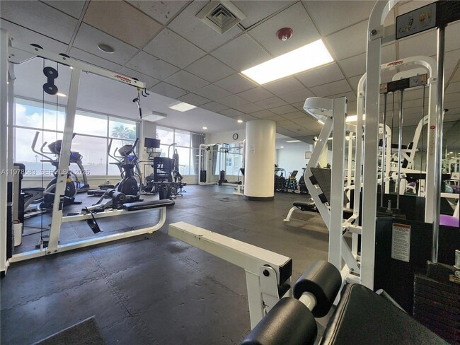 Building Photo - 10350 W Bay Harbor Dr