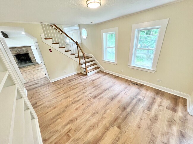 Building Photo - Large newly renovated single family home offering 4 bedrooms + a study and 3 full baths