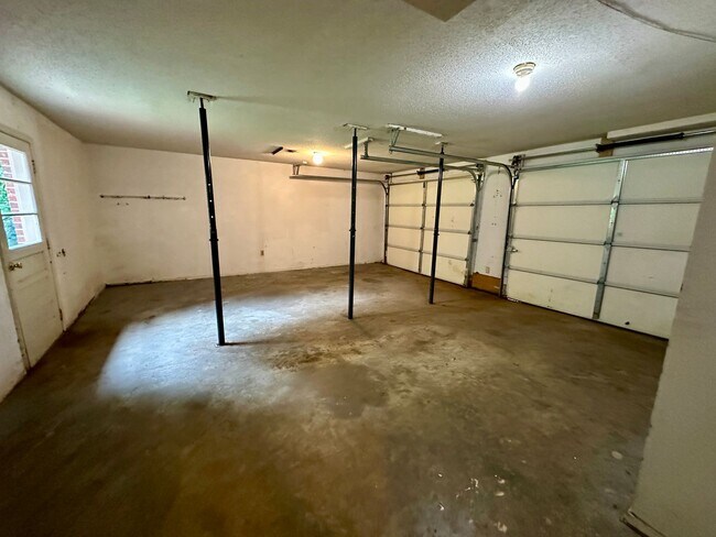 Building Photo - 3 Bedroom Home Close To Clemson Campus