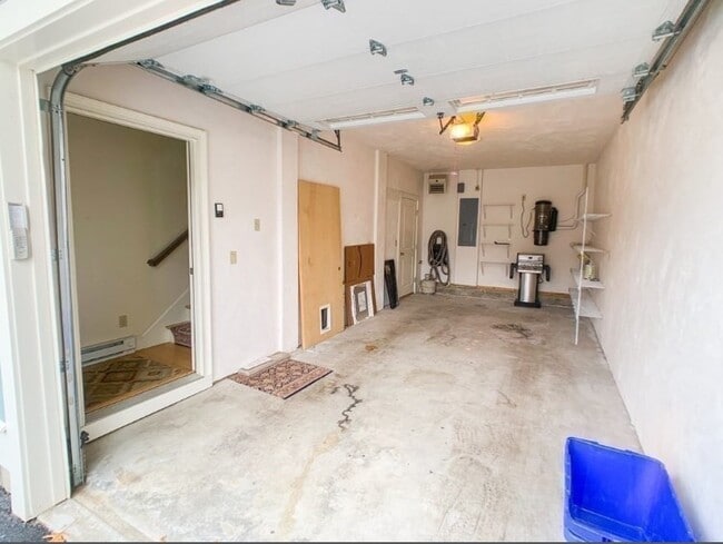 Building Photo - 15 Journeys End Ln