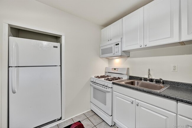 Building Photo - 731 Manette Ln