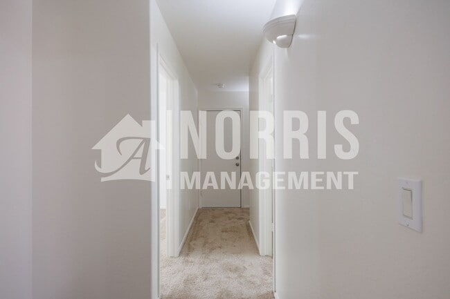 Building Photo - Beautiful Remodeled Home in Florence
